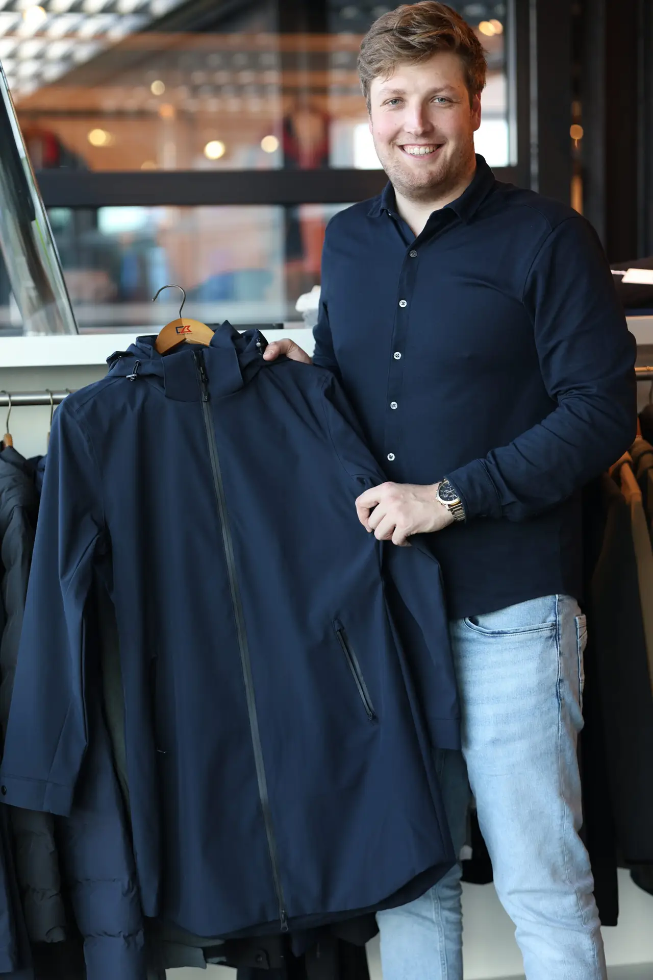 Advies en pasmoment in de showroom – ontdek onze bedrijfskleding Noordwijk.